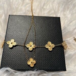 Elegant Gold Clover Necklace and Bracelet